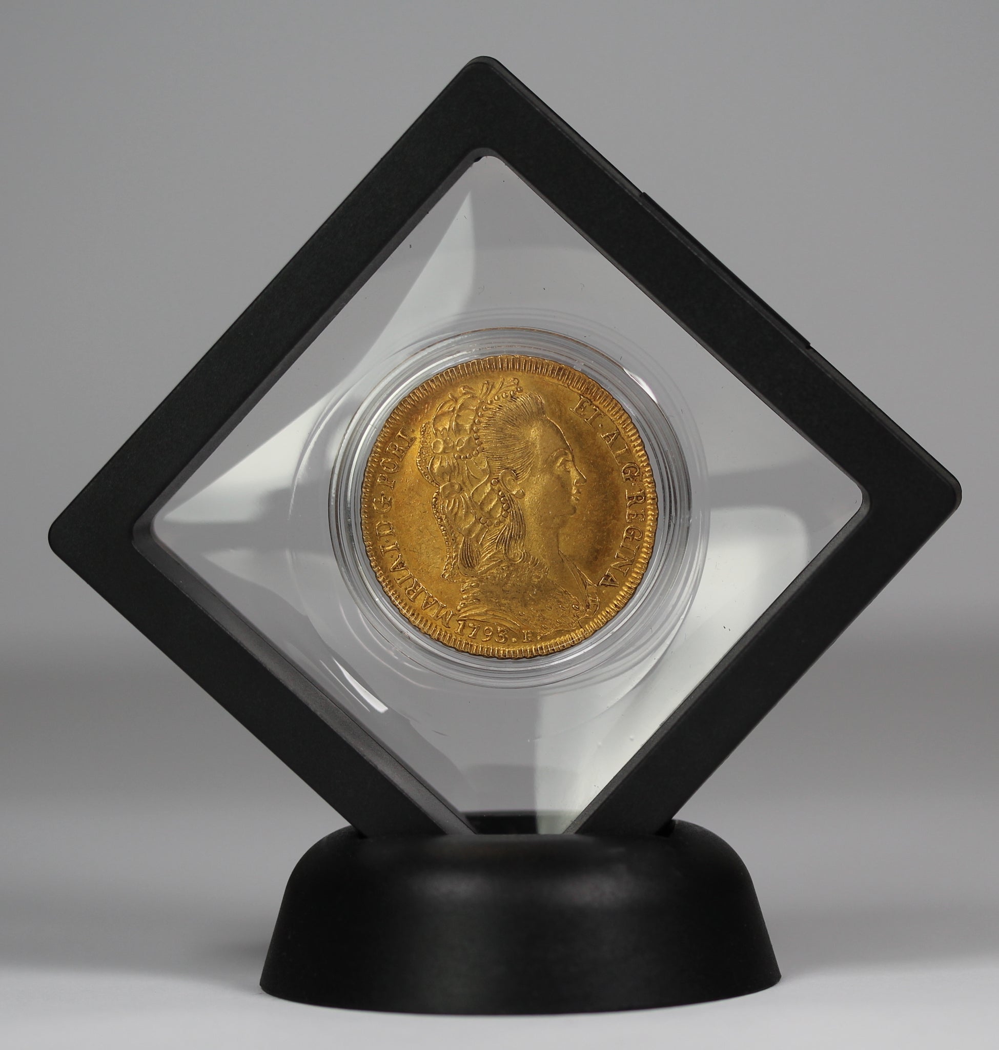 Floating Coin Frame 2.8 x 2.8